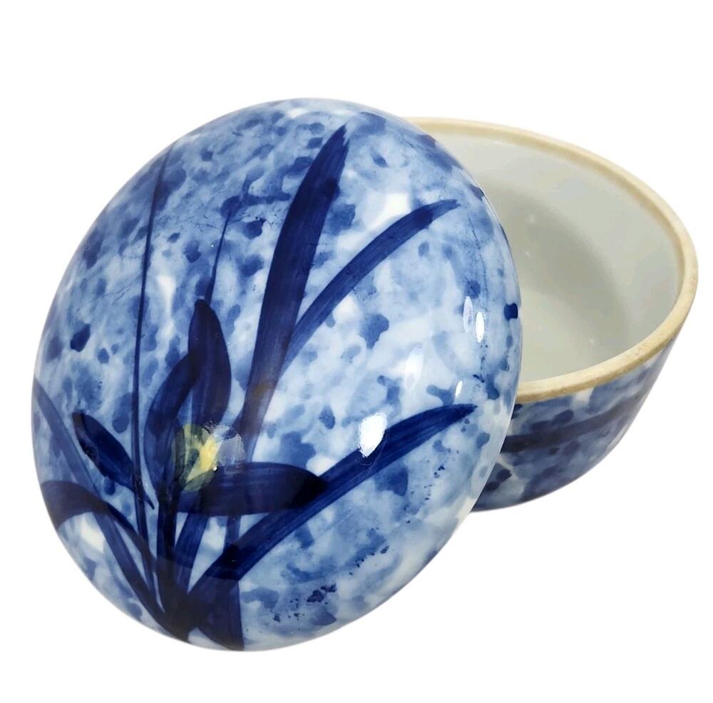 VTG MANN 1970s JAPAN JEWELRY BOX VANITY DRESSER TRINKET BLUE WHITE IRIS SIGNED